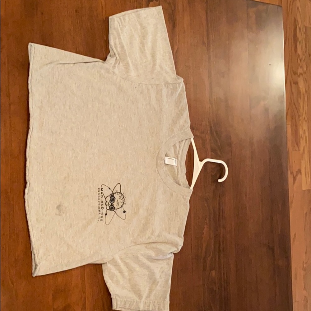 Cropped grey T-shirt